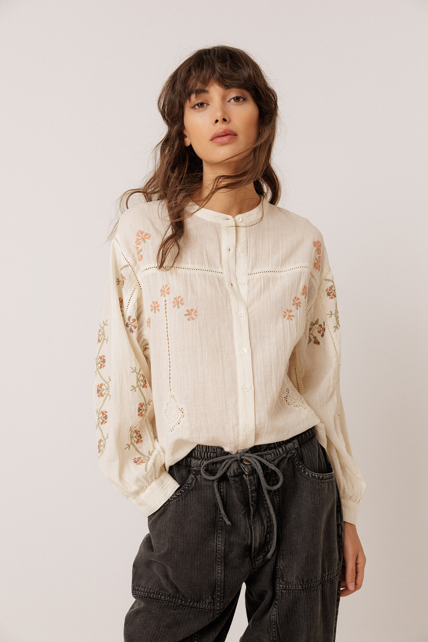 CHEMISE BRODÉE VOLUMINEUSE