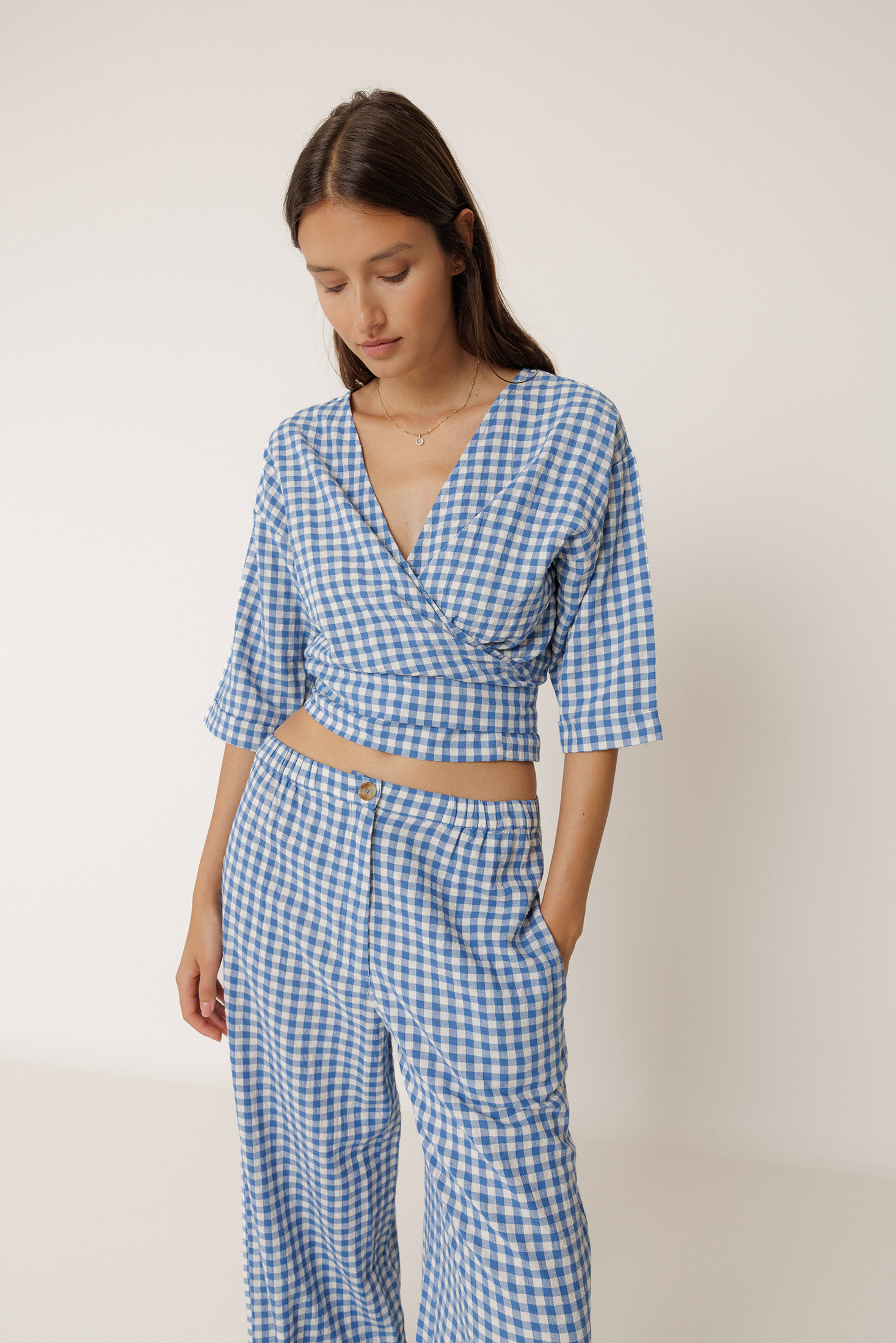 MULTIPOSITION-TIE CROP SHIRT