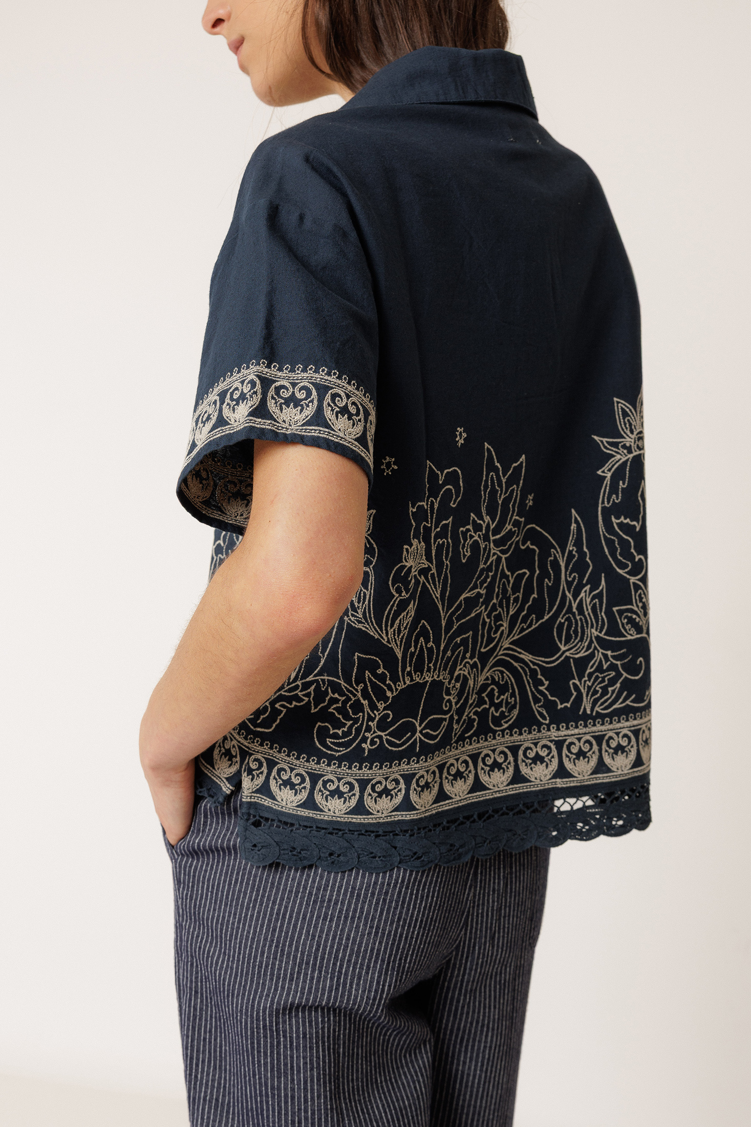 SHIRT WITH CONTRAST EMBROIDERY