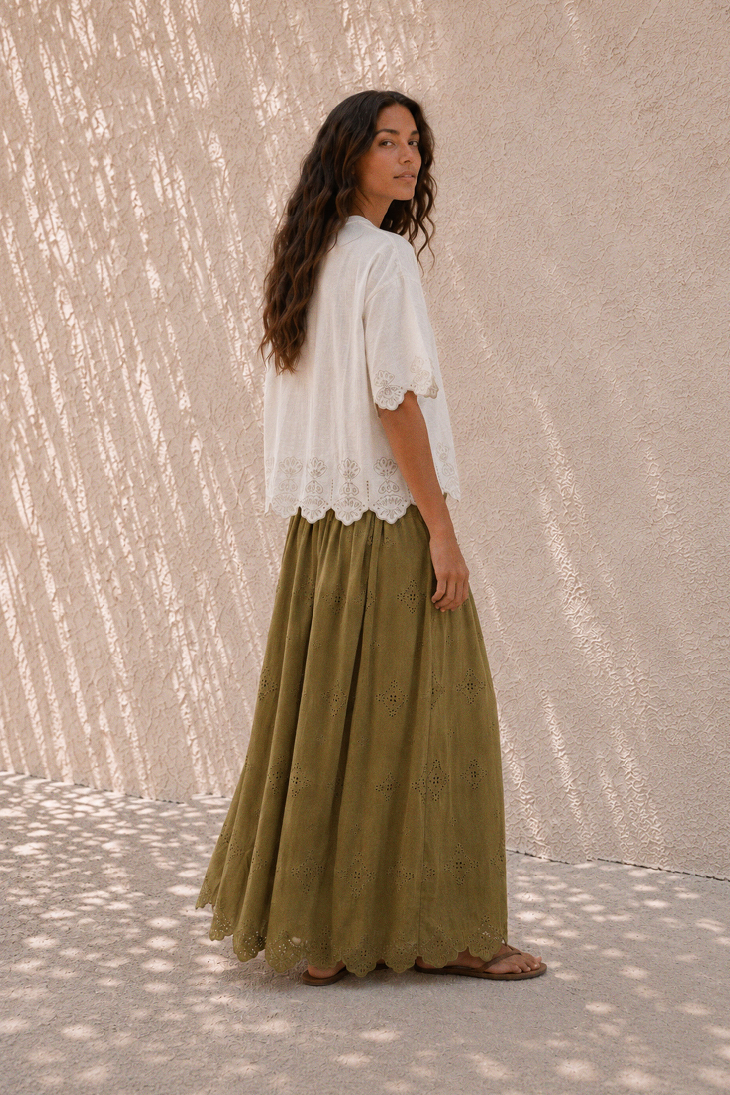 FALDA MIDI BORDADA