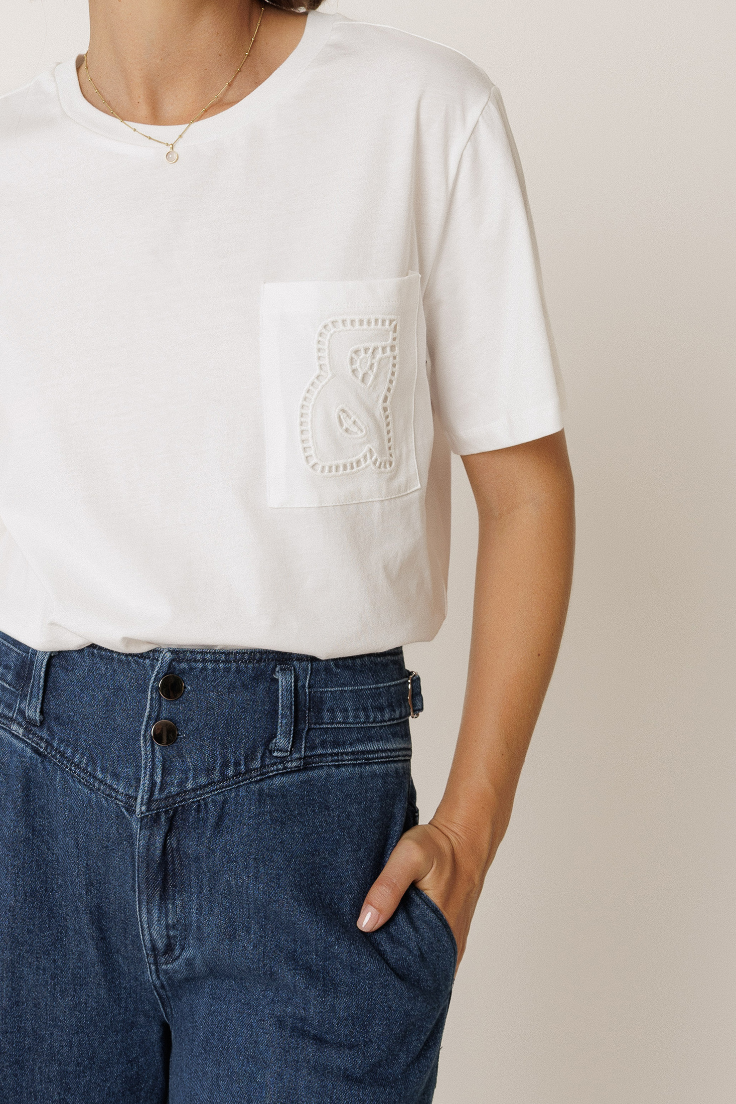 T-SHIRT À POCHE AVEC LOGO